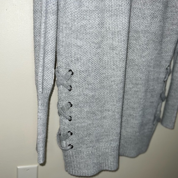 SO Medium Women’s Long Grey Knitted Cardigan with Pockets - Picture 4 of 6